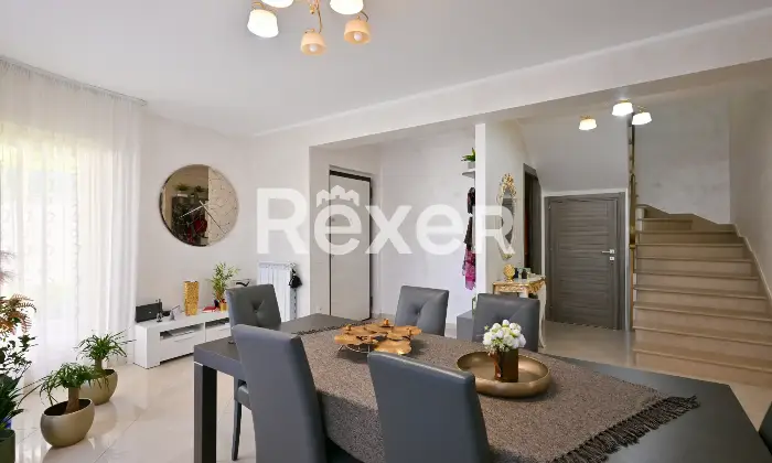 Rexer-Falerna-Marina-Villa-a-schiera-di-recente-costruzione-con-piscina-giardino-e-finiture-moderne-Altro