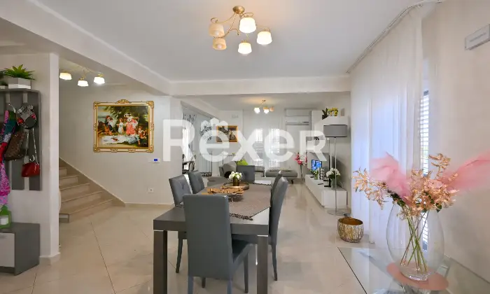 Rexer-Falerna-Marina-Villa-a-schiera-di-recente-costruzione-con-piscina-giardino-e-finiture-moderne-Altro