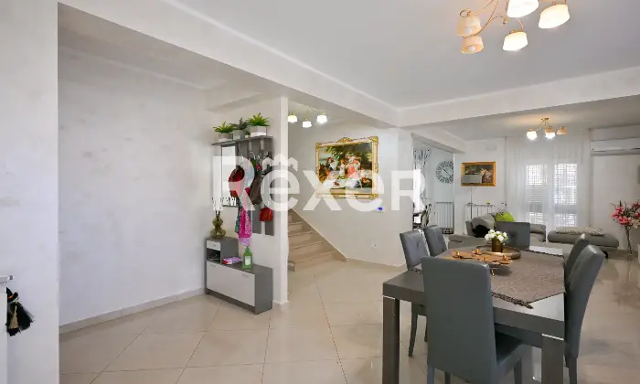 Rexer-Falerna-Marina-Villa-a-schiera-di-recente-costruzione-con-piscina-giardino-e-finiture-moderne-Altro