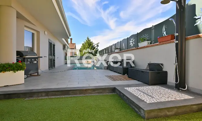 Rexer-Falerna-Marina-Villa-a-schiera-di-recente-costruzione-con-piscina-giardino-e-finiture-moderne-Altro