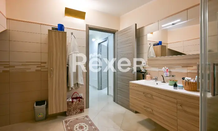 Rexer-Falerna-Marina-Villa-a-schiera-di-recente-costruzione-con-piscina-giardino-e-finiture-moderne-Altro