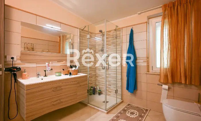 Rexer-Falerna-Marina-Villa-a-schiera-di-recente-costruzione-con-piscina-giardino-e-finiture-moderne-Altro