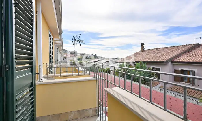 Rexer-Falerna-Marina-Villa-a-schiera-di-recente-costruzione-con-piscina-giardino-e-finiture-moderne-Altro