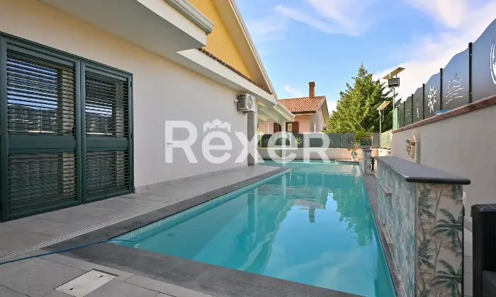 Rexer-Falerna-Marina-Villa-a-schiera-di-recente-costruzione-con-piscina-giardino-e-finiture-moderne-Altro