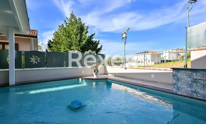 Rexer-Falerna-Marina-Villa-a-schiera-di-recente-costruzione-con-piscina-giardino-e-finiture-moderne-Altro