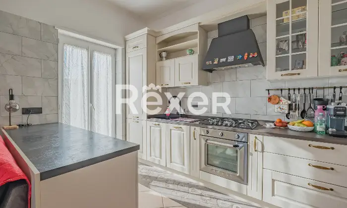 Rexer-Roma-Centocelle-Via-dei-Noci-luminoso-terzo-piano-ristrutturato-Altro