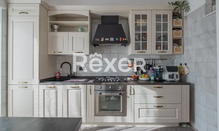 Rexer-Roma-Centocelle-Via-dei-Noci-luminoso-terzo-piano-ristrutturato-Altro