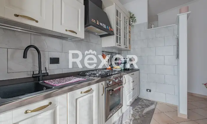 Rexer-Roma-Centocelle-Via-dei-Noci-luminoso-terzo-piano-ristrutturato-Altro