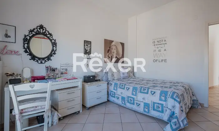 Rexer-Roma-Centocelle-Via-dei-Noci-luminoso-terzo-piano-ristrutturato-Altro