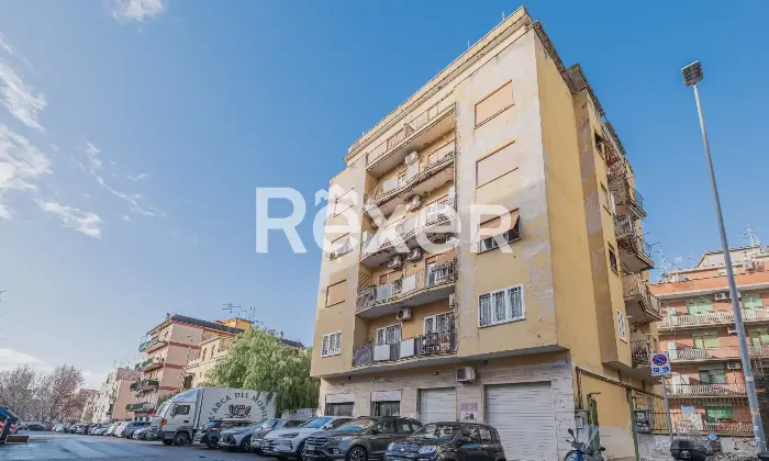 Rexer-Roma-Centocelle-Via-dei-Noci-luminoso-terzo-piano-ristrutturato-Altro