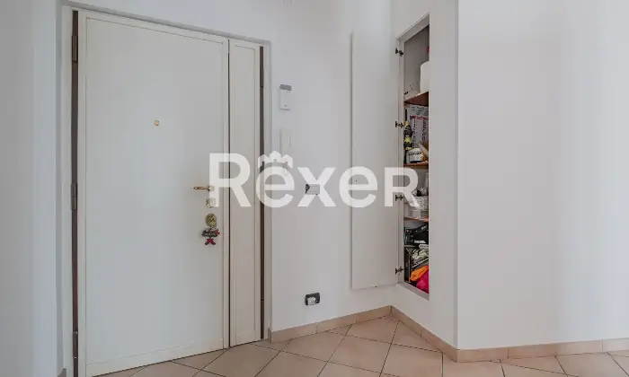 Rexer-Roma-Centocelle-Via-dei-Noci-luminoso-terzo-piano-ristrutturato-Altro