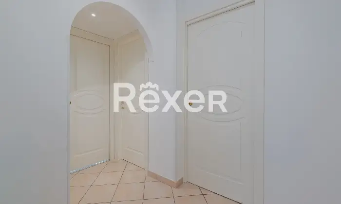 Rexer-Roma-Centocelle-Via-dei-Noci-luminoso-terzo-piano-ristrutturato-Altro