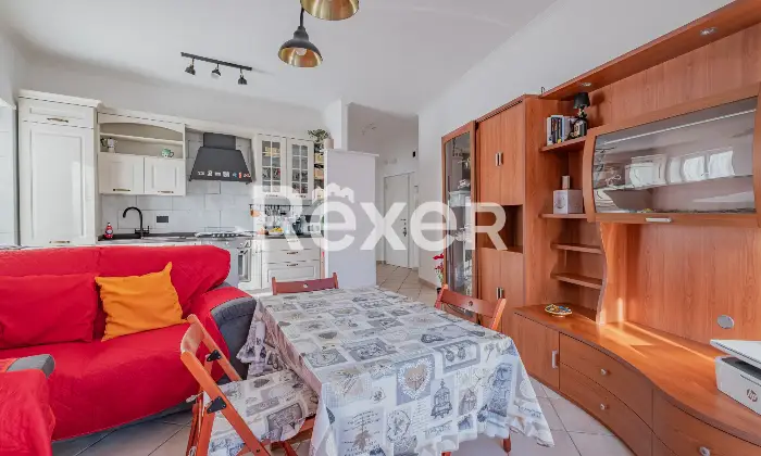 Rexer-Roma-Centocelle-Via-dei-Noci-luminoso-terzo-piano-ristrutturato-Altro