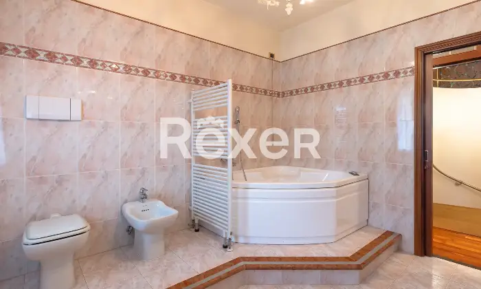 Rexer-Vascon-Porzione-di-villa-bifamiliare-con-ampio-giardino-privato-Altro