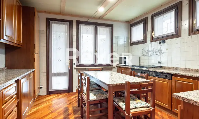 Rexer-Vascon-Porzione-di-villa-bifamiliare-con-ampio-giardino-privato-Altro