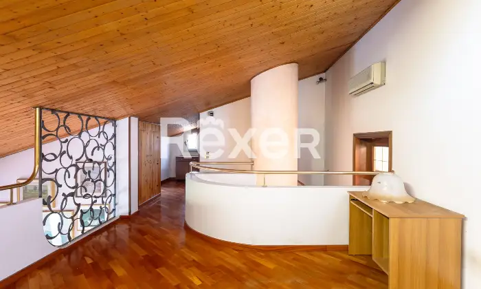 Rexer-Vascon-Porzione-di-villa-bifamiliare-con-ampio-giardino-privato-Altro