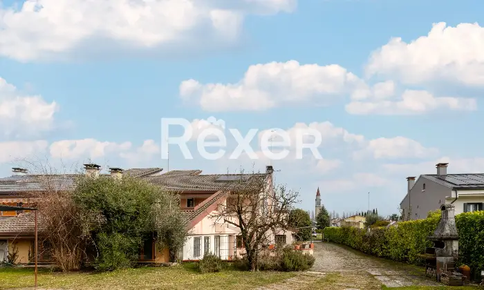 Rexer-Vascon-Porzione-di-villa-bifamiliare-con-ampio-giardino-privato-Altro
