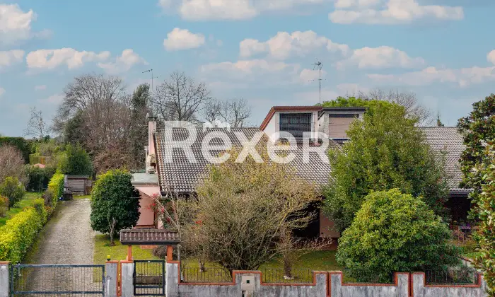 Rexer-Vascon-Porzione-di-villa-bifamiliare-con-ampio-giardino-privato-Altro