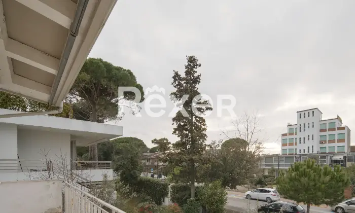 Rexer-Cervia-Palazzina-residenziale-composta-da-n-appartamenti-indipendenti-e-garage-Balcone