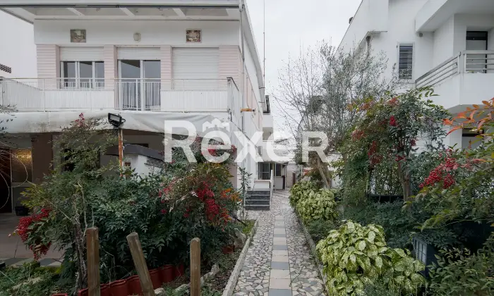 Rexer-Cervia-Palazzina-residenziale-composta-da-n-appartamenti-indipendenti-e-garage-Giardino