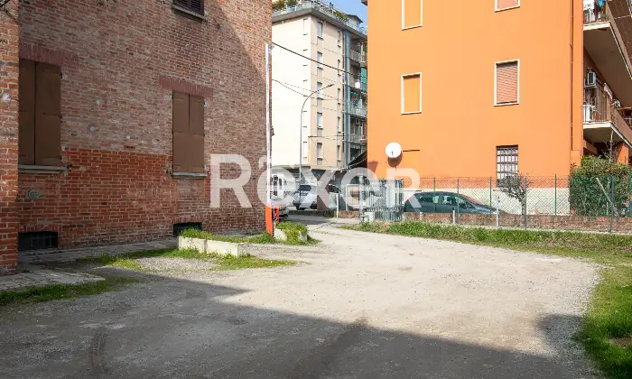 Rexer-bologna-Saffi-via-Emilia-Ponente-appartamento-con-cantina-e-posto-auto-Altro