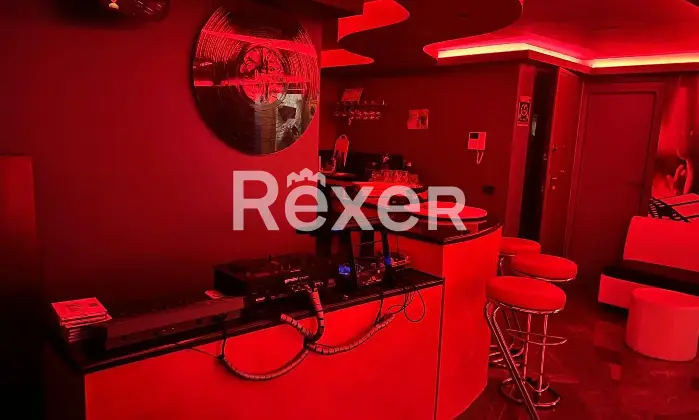 Rexer-Roma-Ardeatina-prestigiosa-villa-Unifamiliare-con-piscina-Altro