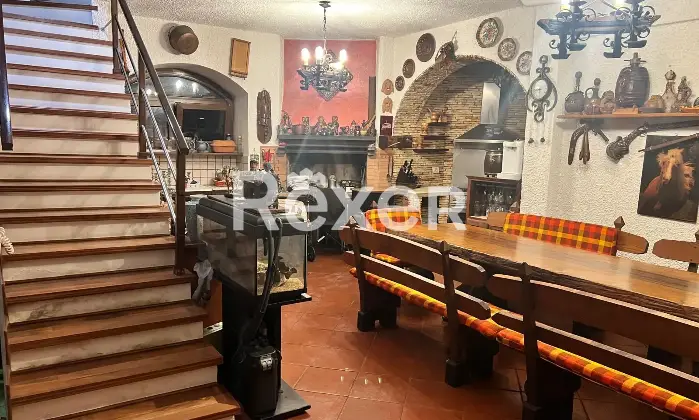 Rexer-Roma-Ardeatina-prestigiosa-villa-Unifamiliare-con-piscina-Altro