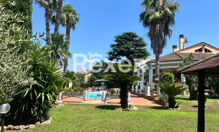 Rexer-Roma-Ardeatina-prestigiosa-villa-Unifamiliare-con-piscina-Altro