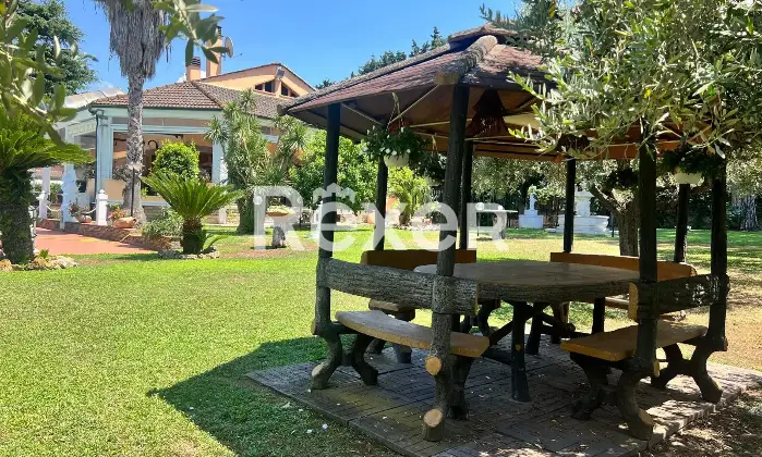 Rexer-Roma-Ardeatina-prestigiosa-villa-Unifamiliare-con-piscina-Altro