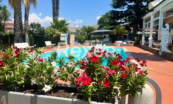 Rexer-Roma-Ardeatina-prestigiosa-villa-Unifamiliare-con-piscina-Altro