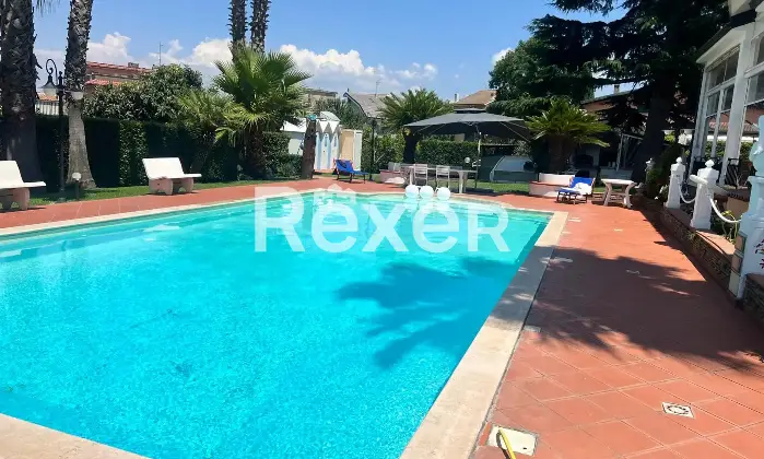 Rexer-Roma-Ardeatina-prestigiosa-villa-Unifamiliare-con-piscina-Altro