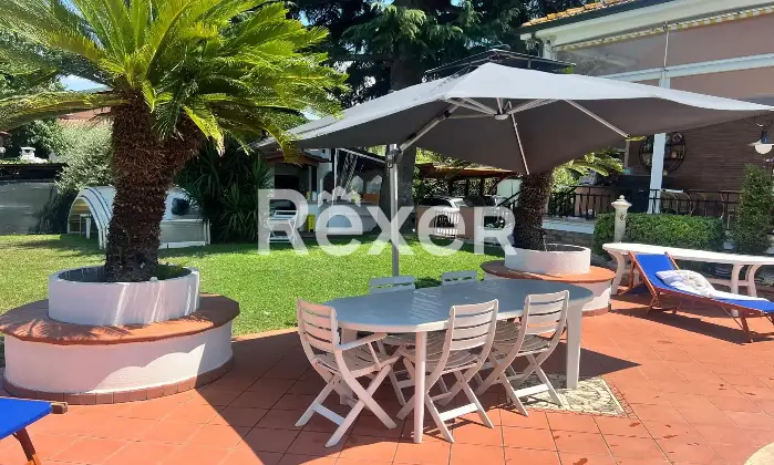 Rexer-Roma-Ardeatina-prestigiosa-villa-Unifamiliare-con-piscina-Altro