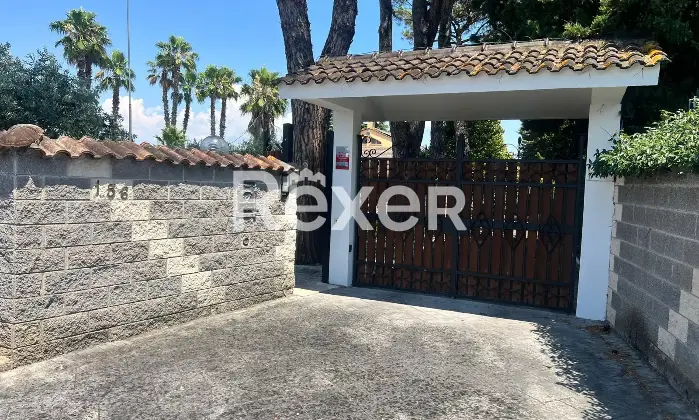 Rexer-Roma-Ardeatina-prestigiosa-villa-Unifamiliare-con-piscina-Altro