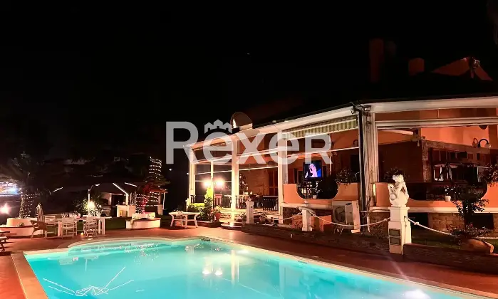Rexer-Roma-Ardeatina-prestigiosa-villa-Unifamiliare-con-piscina-Altro