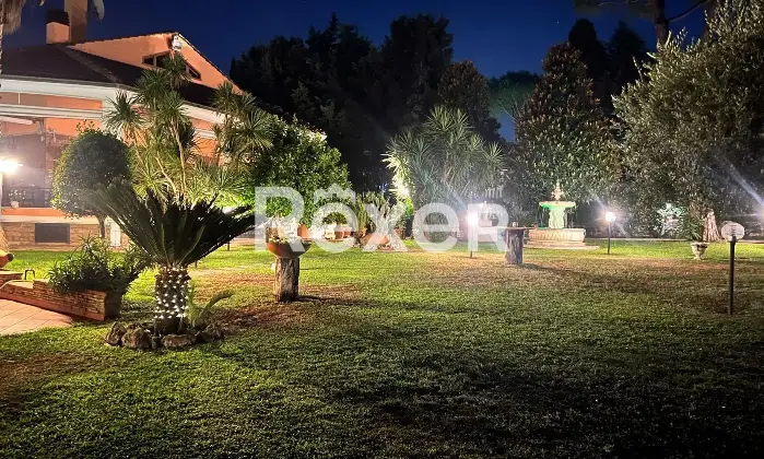 Rexer-Roma-Ardeatina-prestigiosa-villa-Unifamiliare-con-piscina-Altro