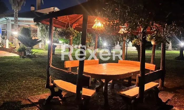 Rexer-Roma-Ardeatina-prestigiosa-villa-Unifamiliare-con-piscina-Altro