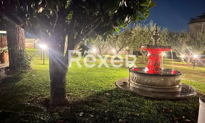 Rexer-Roma-Ardeatina-prestigiosa-villa-Unifamiliare-con-piscina-Altro