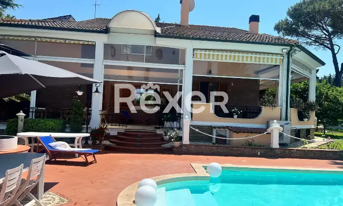 Rexer-Roma-Ardeatina-prestigiosa-villa-Unifamiliare-con-piscina-Altro