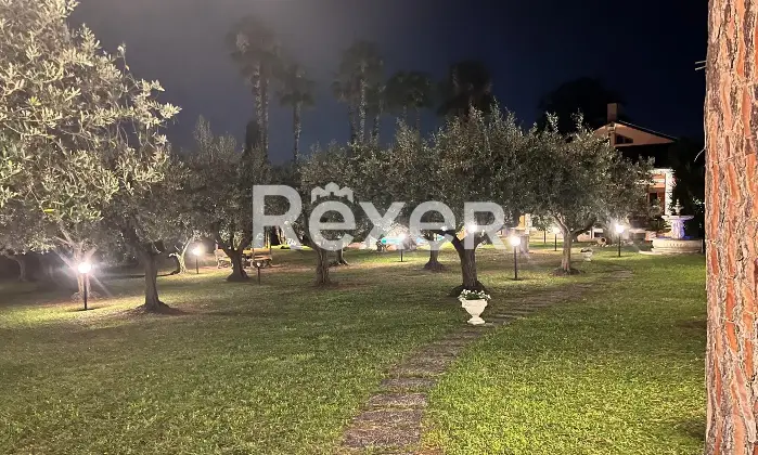 Rexer-Roma-Ardeatina-prestigiosa-villa-Unifamiliare-con-piscina-Altro