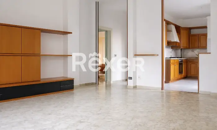 Rexer-Ossona-Ampio-trilocale-con-ascensore-e-box-auto-Altro