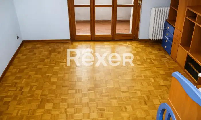 Rexer-Ossona-Ampio-trilocale-con-ascensore-e-box-auto-Altro