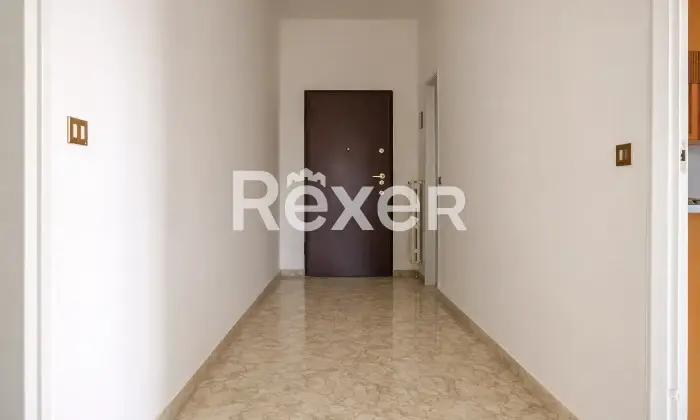 Rexer-Ossona-Ampio-trilocale-con-ascensore-e-box-auto-Altro