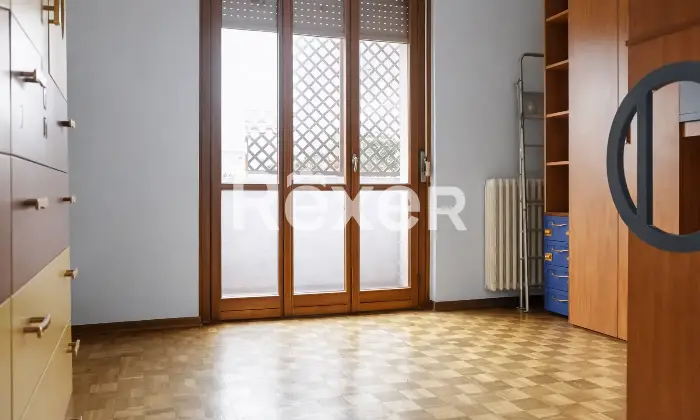 Rexer-Ossona-Ampio-trilocale-con-ascensore-e-box-auto-Altro