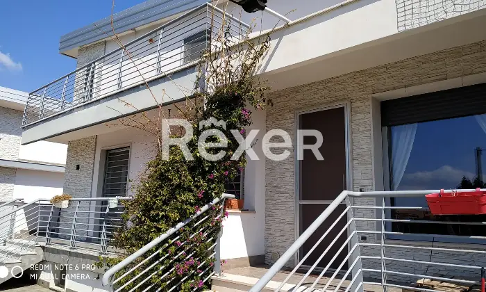 Rexer-Foggia-Villetta-trifamiliare-in-vendita-in-Via-del-Mare-a-Foggia-Terrazzo