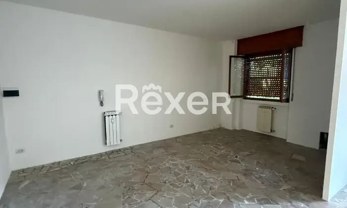 Rexer-Varedo-Vendesi-appartameto-con-Ingresso-Indipendente-Studio