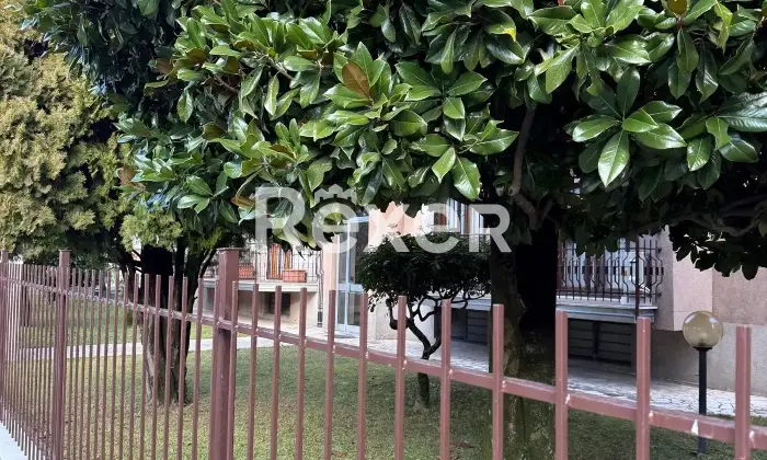 Rexer-Varedo-Vendesi-appartameto-con-Ingresso-Indipendente-Zonecomuni