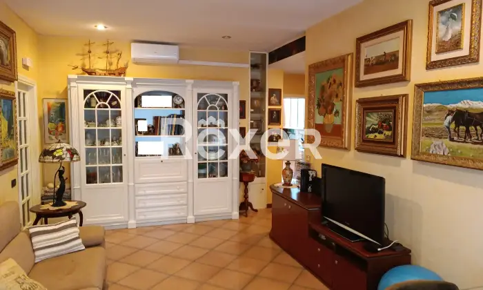 Rexer-Foggia-Appartamento-Vle-Michelangelo-Salone