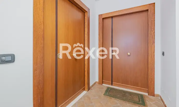 Rexer-Roma-Ufficio-di-ampia-metratura-Altro