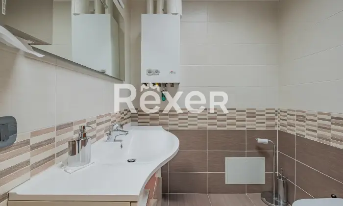 Rexer-Roma-Ufficio-di-ampia-metratura-Altro