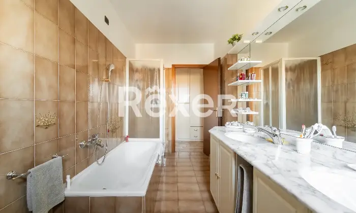 Rexer-Desio-Appartamento-con-cantina-e-box-auto-Altro